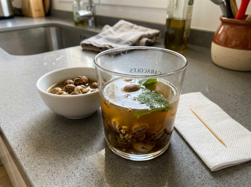 Caracoles en Caldo Andaluces: La Receta Tradicional de Taberna