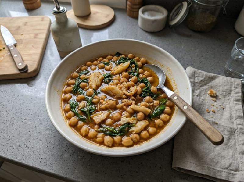 Garbanzos con Espinacas y Bacalao en Olla Rápida de Diario